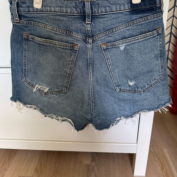 Abercrombie- The Mom Short- High Rise - Picture 2 of 6